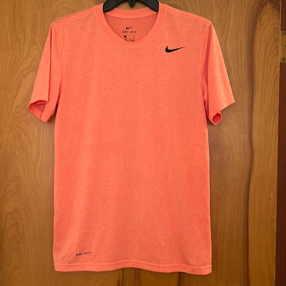 Men’s Nike tee